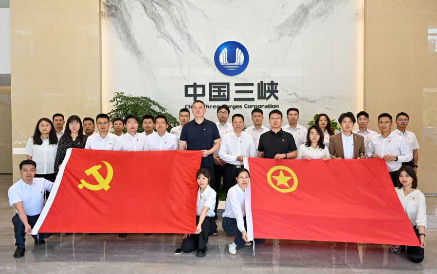 1.合照（党群、团旗）